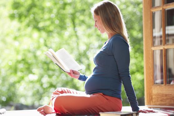 Pregnant woman reading